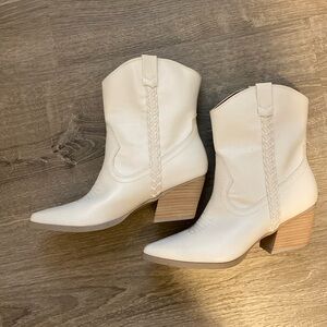 Dolce vita cow girl boots